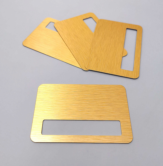 Бейдж 76х51мм с окном 60х12мм (золото шлиф SU33), без крепления (50/100)