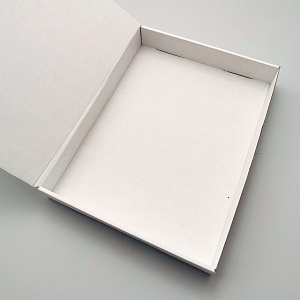 Коробка самосборная Белая  микрогофрокартон 303х382мм для плакетки 30х38 (1/20)