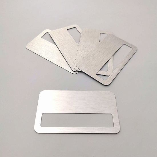 Бейдж 70х40мм с окном 60х12мм (серебро шлиф SU31), без крепления (50/3000)