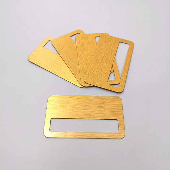 Бейдж 70х40мм с окном 60х12мм (золото шлиф SU33), без крепления (50/100)